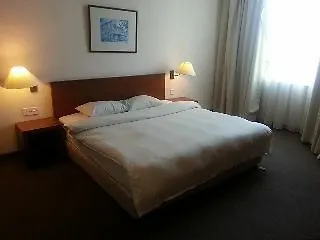 The Krystal Suites Service Apartment Georgetown Hotel