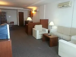 Hotel The Krystal Suites Service Apartment George Town
